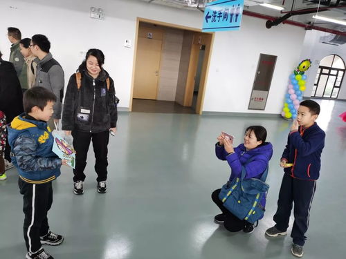 画笔绘科幻未来 文化润多彩童心 大华第二小学在2019宝山区青少年科幻画比赛中展风采