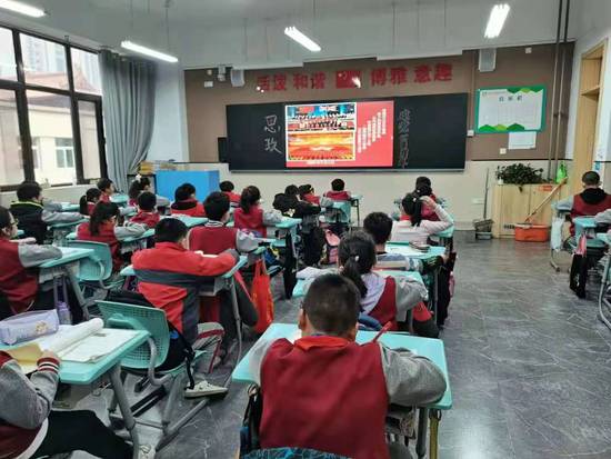 万柏林区恒大华峪实验小学校园电视台开播 师生共学红色党史