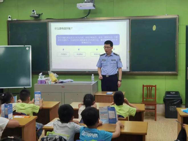 2024年宝山区爱心暑托班在大华第二小学正式开班